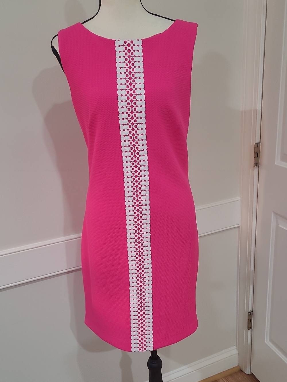 Vince Camuto Hot Pink Sleeveless Shift Dress with White Lace Trim - Size 12
